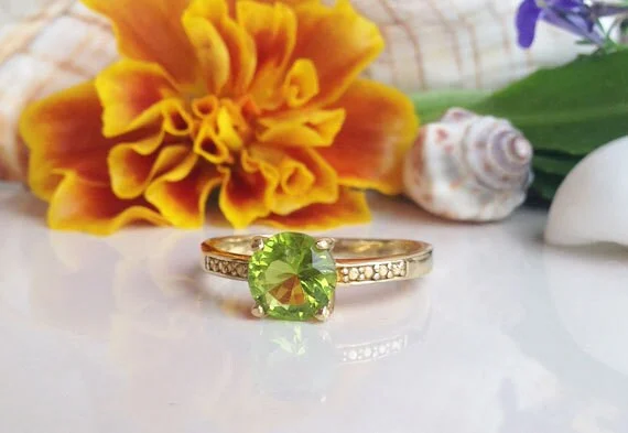 Emerald Gemstone Rings with Filigree - Bordered SettingsPeridot Ring - August Birthstone - Round Peridot Gemstone Simple Ring with Imitation Stones