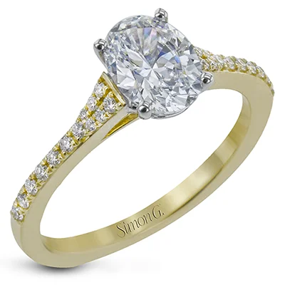 Three - Stone Diamond Rings with Princess - Cut DiamondsEngagement Ring in 18k Gold with Diamonds