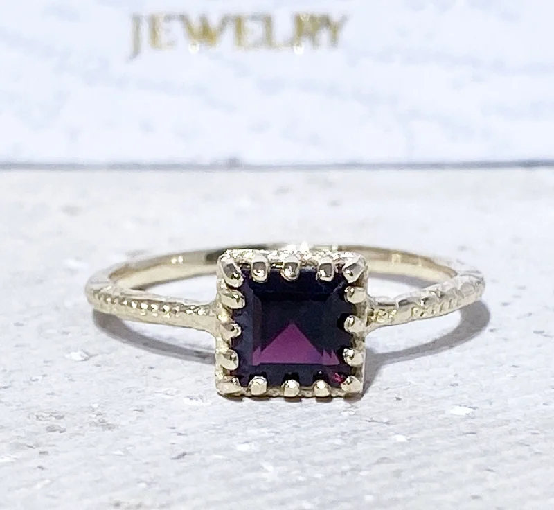 Amethyst Gemstone Rings in a Vintage - Style SettingRed Garnet Ring - January birthstone - Square Crown Simple Hammered Ring with Red Garnet Gemstone