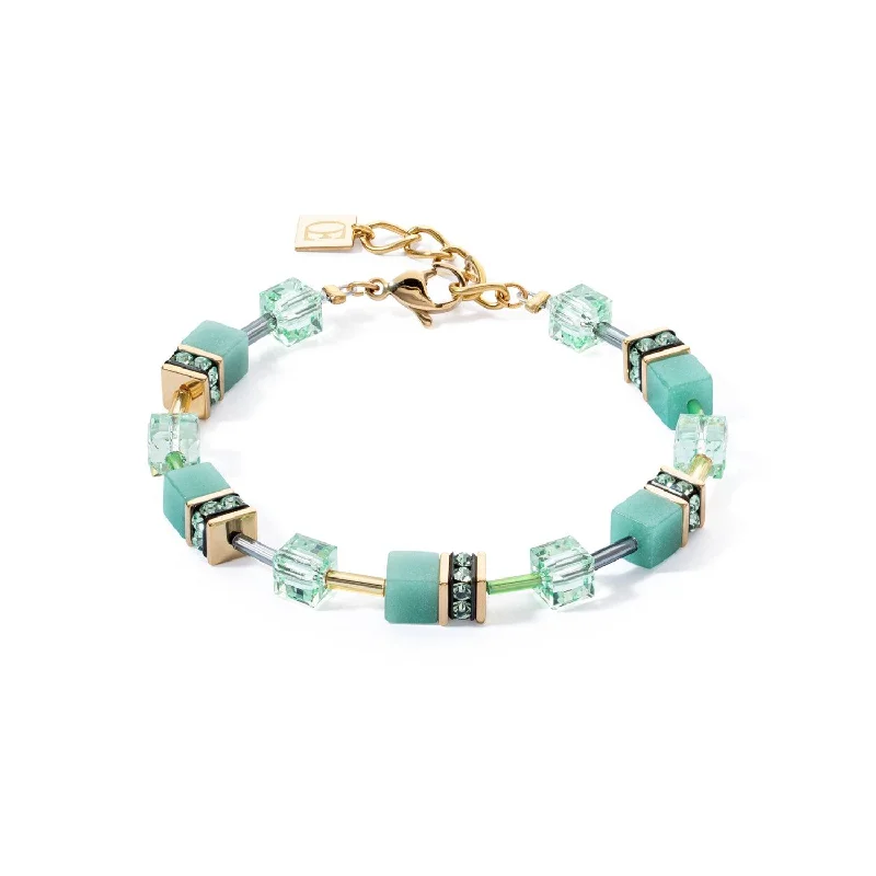 Adjustable Leather Bangles for a Bohemian StyleCoeur De Lion GeoCUBE® Iconic Mono Gold Green Bracelet