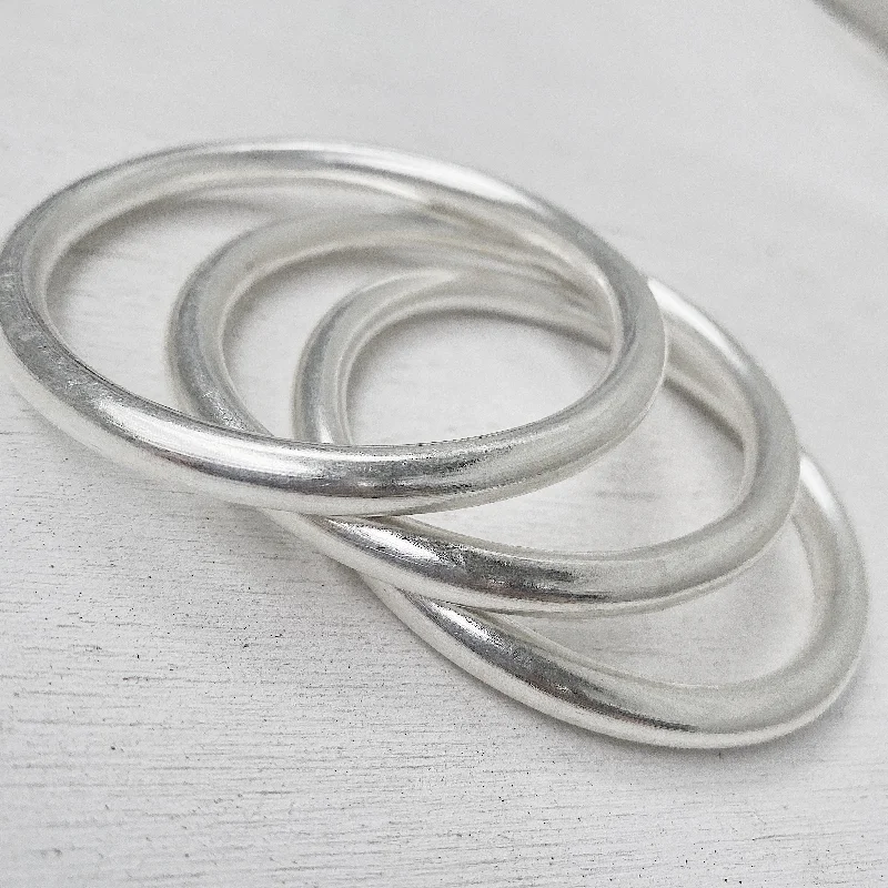 Stackable Bangle Sets for a Trendy LookCLASSIC SOLID SILVER BANGLE 60mm