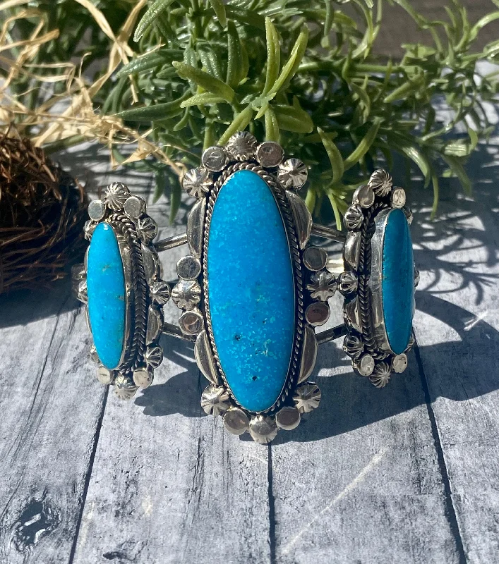 Adjustable Cuff Bracelets for a Perfect FitRaymond Yazzie Kingman Turquoise & Sterling Silver Cuff Bracelet