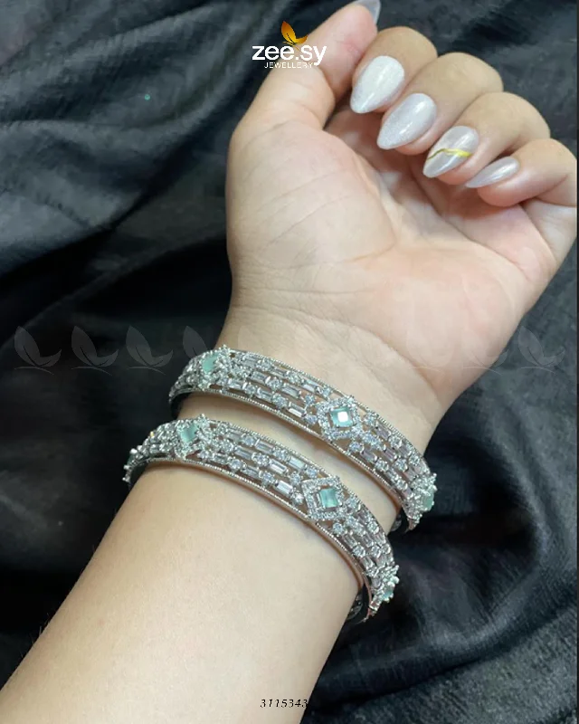 Stackable Bangle Sets for a Trendy LookFS0030