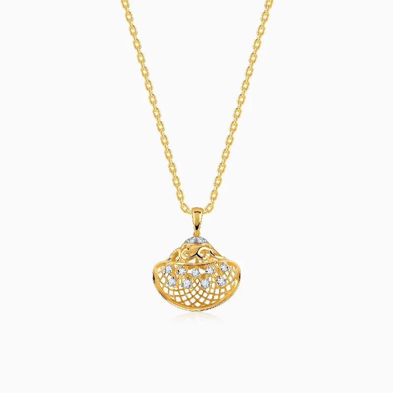 Nature - Inspired Pendant Necklaces with Leaf or Flower DesignsGold Dream Radiance Diamond Pendant