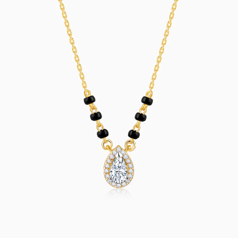 Nature - Inspired Pendant Necklaces with Leaf or Flower DesignsGold Elegant Drop Diamond Mangalsutra